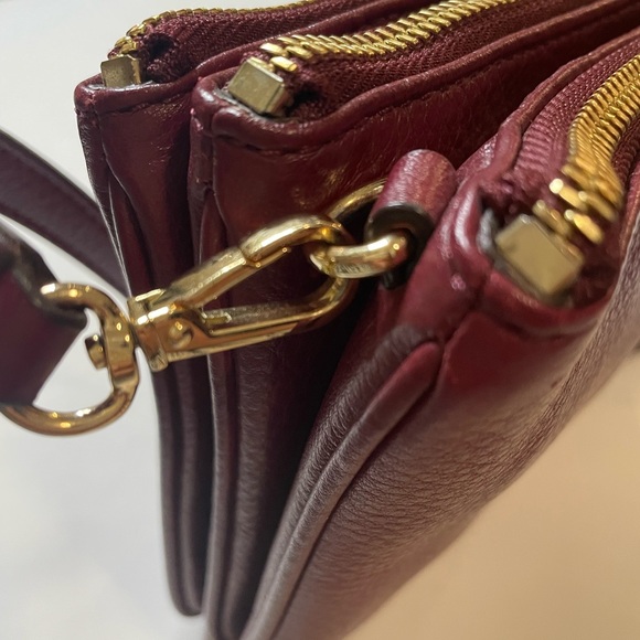 Michael Kors Burgundy Trio Triple Zip Jet Set Crossbody - Picture 3 of 5
